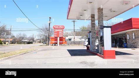 96 miles Gas Prices in Pottsboro, Texas 63. . Gas prices in irving texas